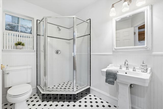 13197 Lake Valley Dr, Auburn, CA 95602