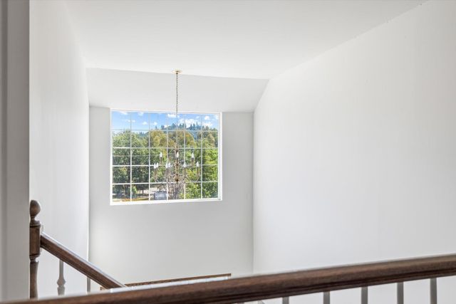 13197 Lake Valley Dr, Auburn, CA 95602