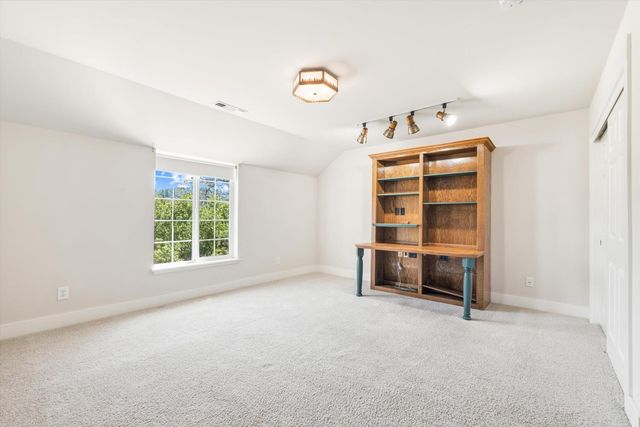 13197 Lake Valley Dr, Auburn, CA 95602