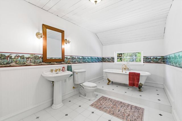 13197 Lake Valley Dr, Auburn, CA 95602