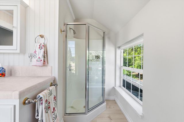 13197 Lake Valley Dr, Auburn, CA 95602
