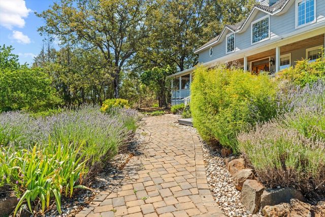13197 Lake Valley Dr, Auburn, CA 95602