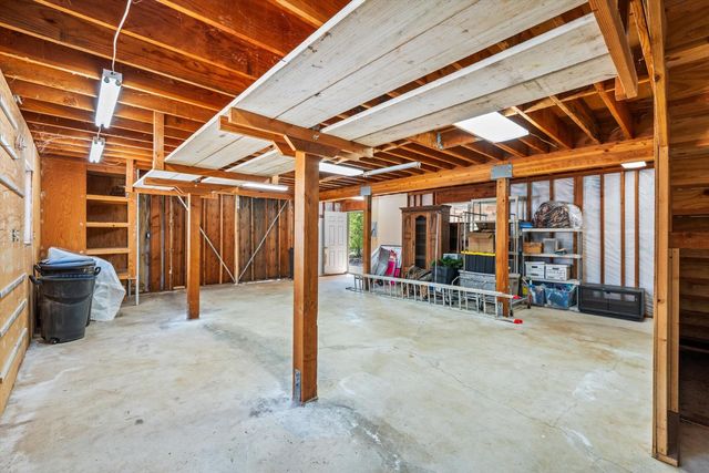 13197 Lake Valley Dr, Auburn, CA 95602