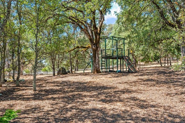 13197 Lake Valley Dr, Auburn, CA 95602