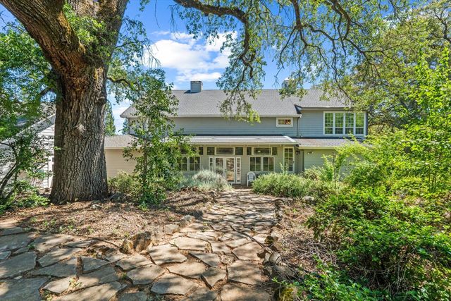 13197 Lake Valley Dr, Auburn, CA 95602