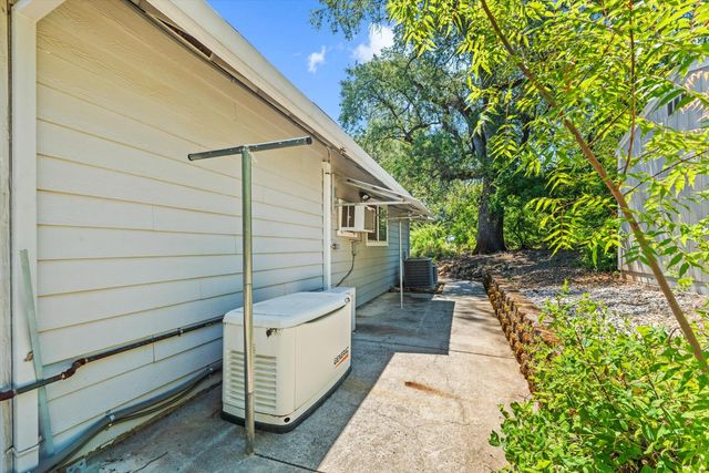 13197 Lake Valley Dr, Auburn, CA 95602