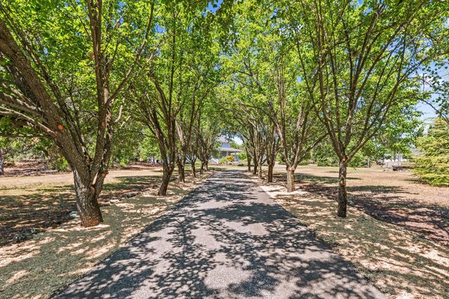 13197 Lake Valley Dr, Auburn, CA 95602