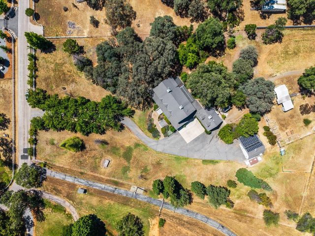 13197 Lake Valley Dr, Auburn, CA 95602