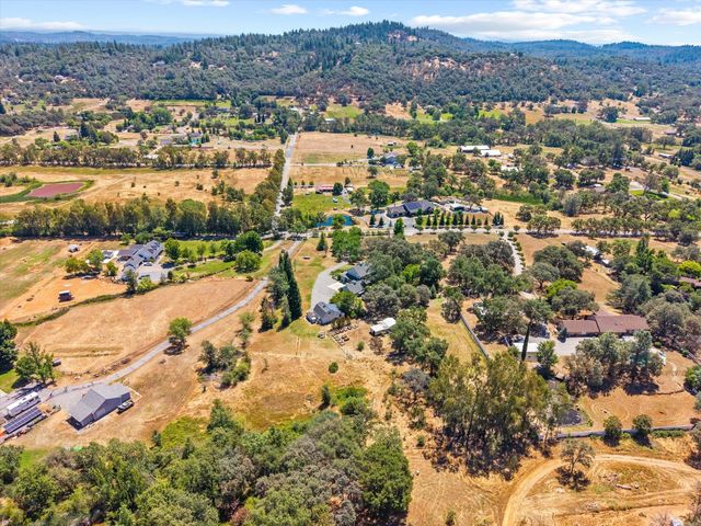 13197 Lake Valley Dr, Auburn, CA 95602