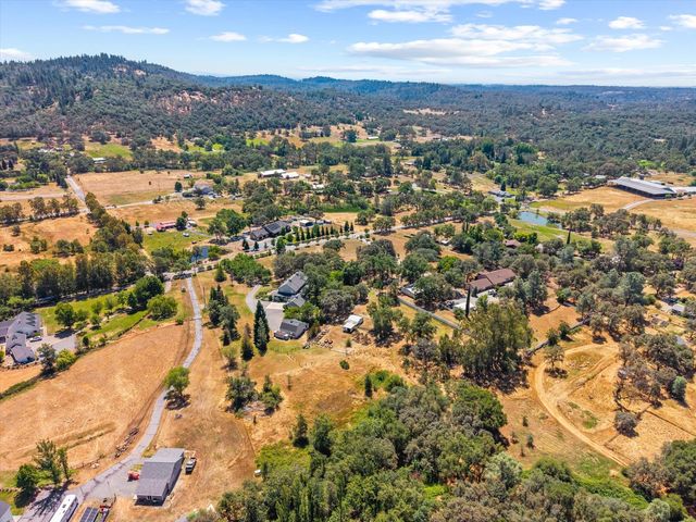 13197 Lake Valley Dr, Auburn, CA 95602