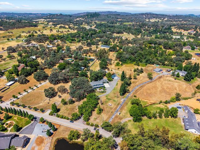 13197 Lake Valley Dr, Auburn, CA 95602