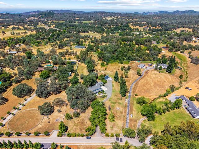 13197 Lake Valley Dr, Auburn, CA 95602