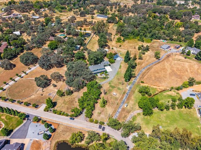 13197 Lake Valley Dr, Auburn, CA 95602