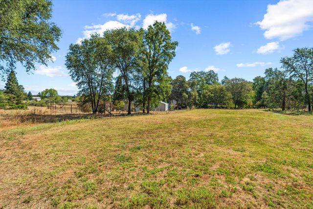 13197 Lake Valley Dr, Auburn, CA 95602