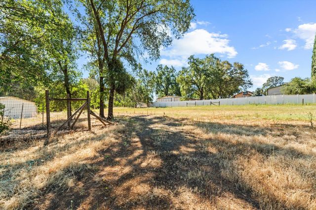 13197 Lake Valley Dr, Auburn, CA 95602