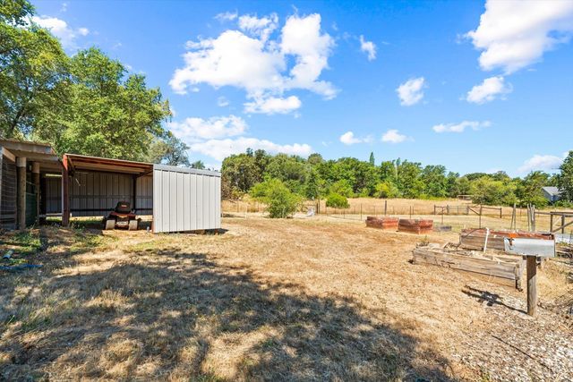 13197 Lake Valley Dr, Auburn, CA 95602