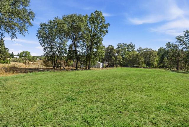 13197 Lake Valley Dr, Auburn, CA 95602