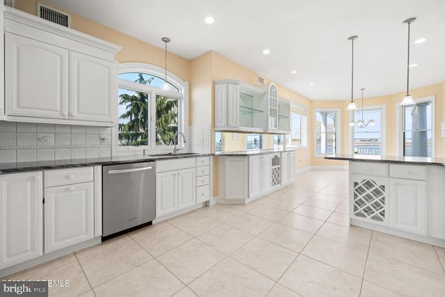 1100 ISLAND DR, Bayville, NJ 08721