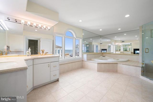 1100 ISLAND DR, Bayville, NJ 08721