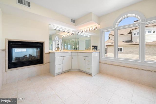 1100 ISLAND DR, Bayville, NJ 08721