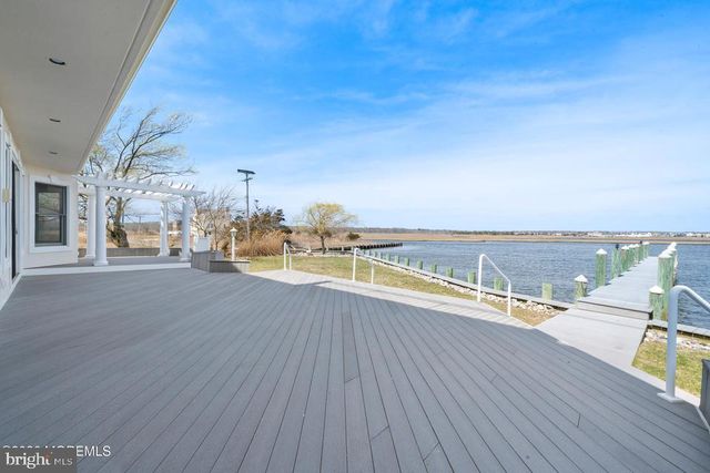 1100 ISLAND DR, Bayville, NJ 08721