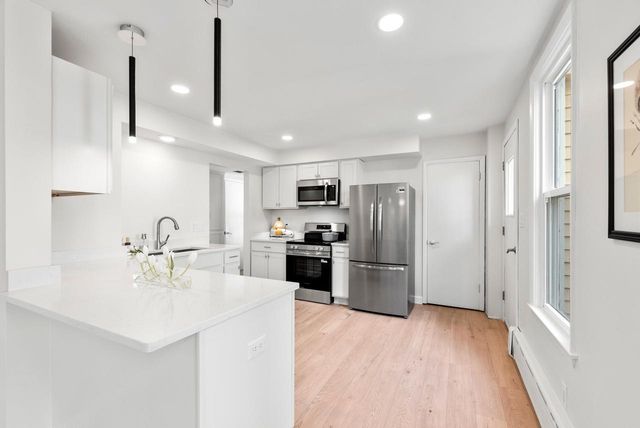 422 W Grand AVENUE, Port Washington, WI 53074
