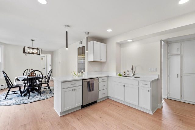 422 W Grand AVENUE, Port Washington, WI 53074