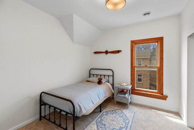 422 W Grand AVENUE, Port Washington, WI 53074