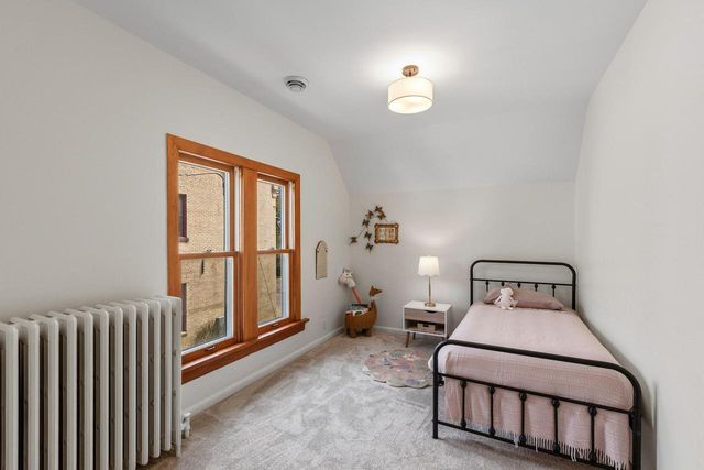 422 W Grand AVENUE, Port Washington, WI 53074
