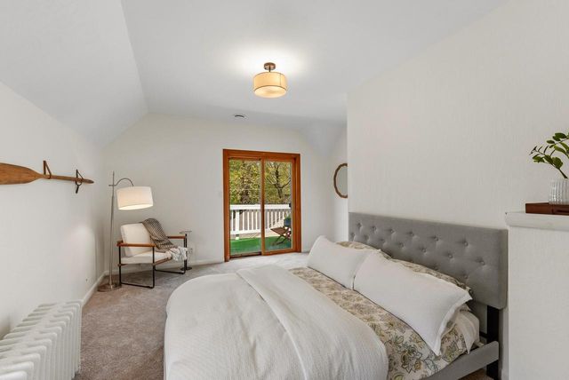 422 W Grand AVENUE, Port Washington, WI 53074