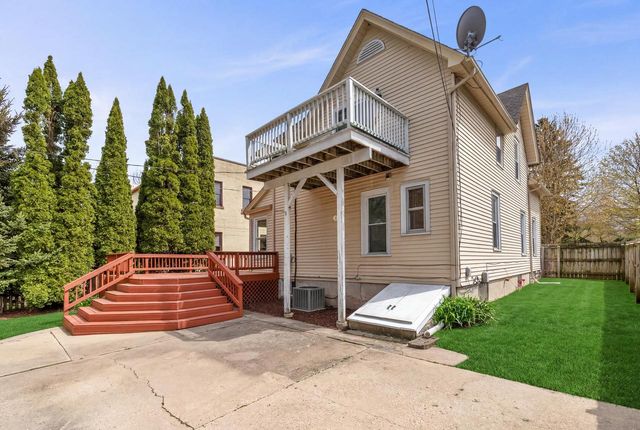 422 W Grand AVENUE, Port Washington, WI 53074