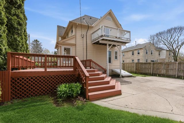 422 W Grand AVENUE, Port Washington, WI 53074