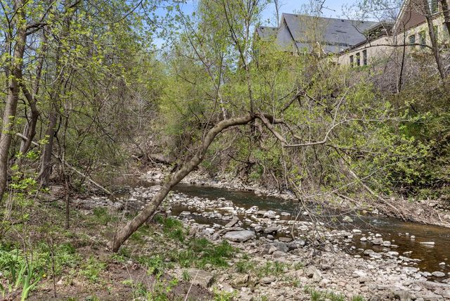422 W Grand AVENUE, Port Washington, WI 53074