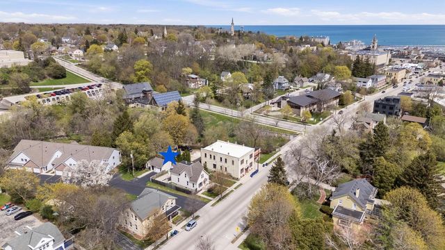 422 W Grand AVENUE, Port Washington, WI 53074