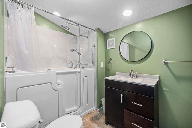 424 W Sixteenth Street # 1, Traverse City, MI 49684