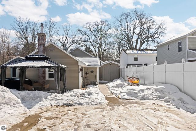 424 W Sixteenth Street # 1, Traverse City, MI 49684