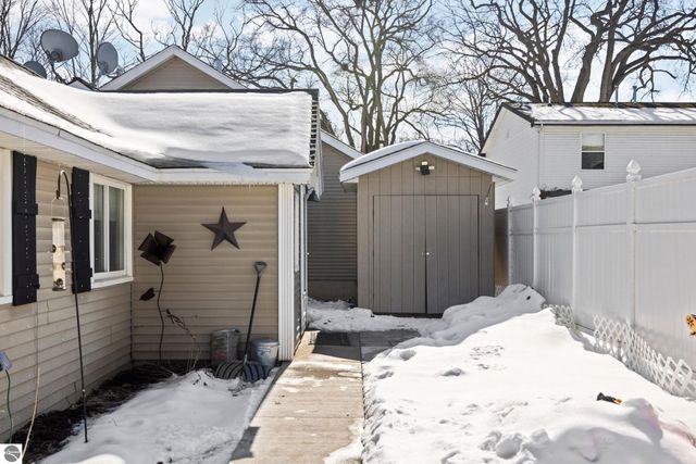 424 W Sixteenth Street # 1, Traverse City, MI 49684