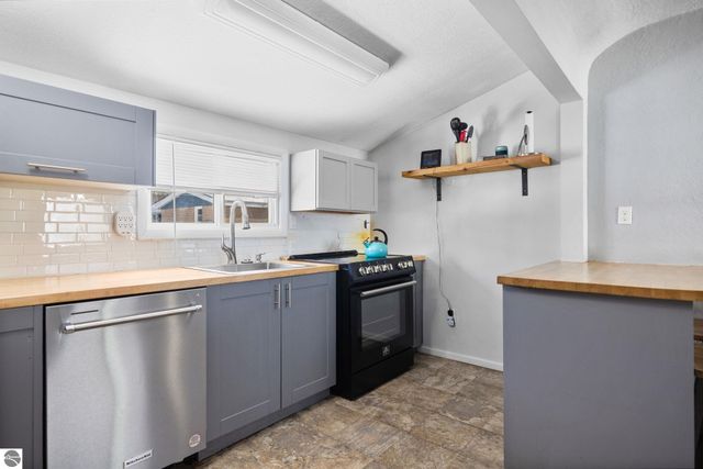 424 W Sixteenth Street # 1, Traverse City, MI 49684