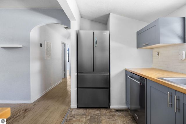 424 W Sixteenth Street # 1, Traverse City, MI 49684