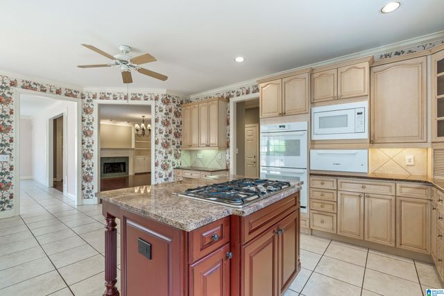 2547 WOODFERN CIRCLE, Hoover, AL 35244