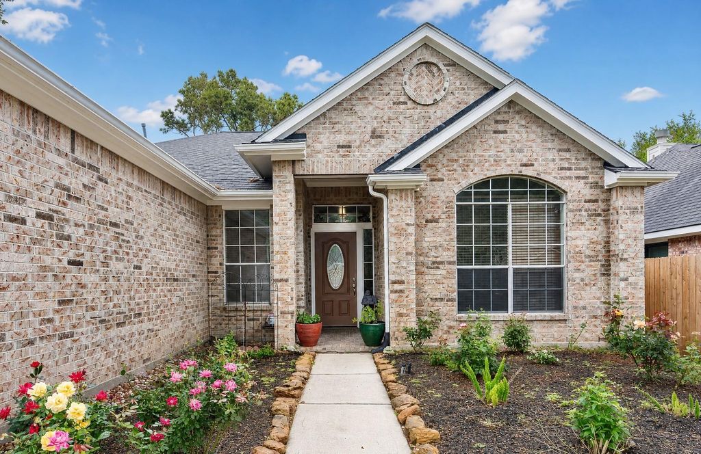1727 Whispering Forest Drive, Kingwood, TX 77339