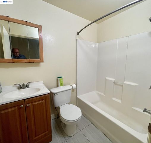 16845 Robey Dr Lower, Castro Valley, CA 94578