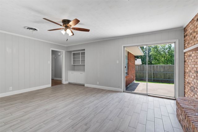 2202 Foxcroft Circle, Denton, TX 76209