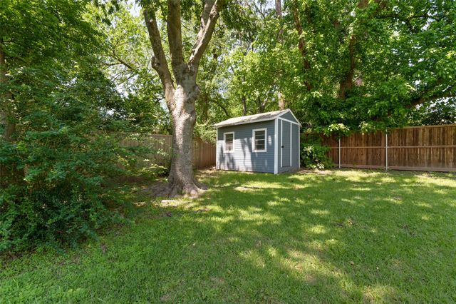 2202 Foxcroft Circle, Denton, TX 76209
