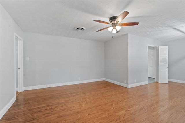 2202 Foxcroft Circle, Denton, TX 76209