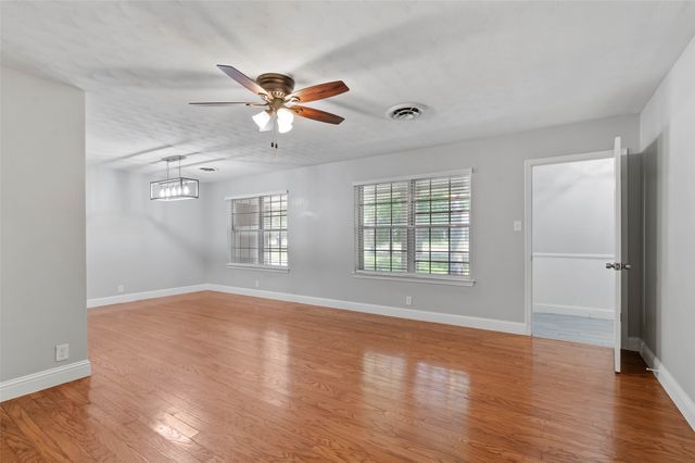 2202 Foxcroft Circle, Denton, TX 76209