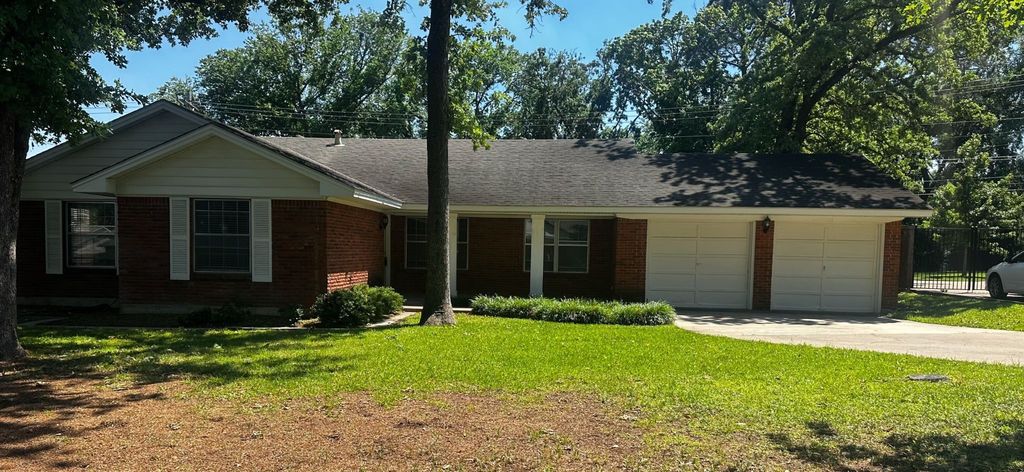 2202 Foxcroft Circle, Denton, TX 76209