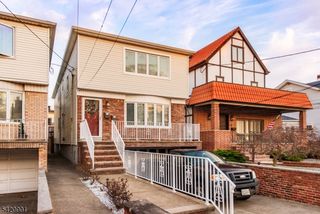 230 Avenue A, Bayonne City, NJ 07002