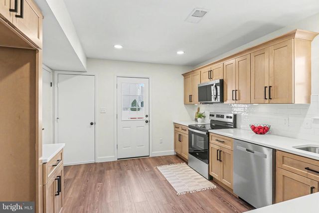 640 HARVEST DR, Harrisburg, PA 17111