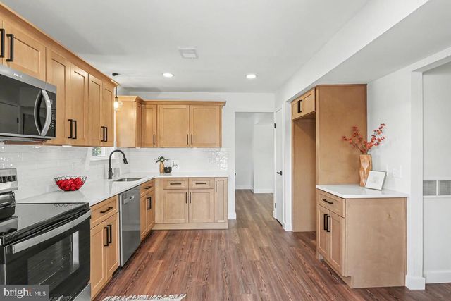 640 HARVEST DR, Harrisburg, PA 17111